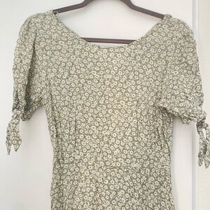 Floral Sage Green Dress with Short Sleeves